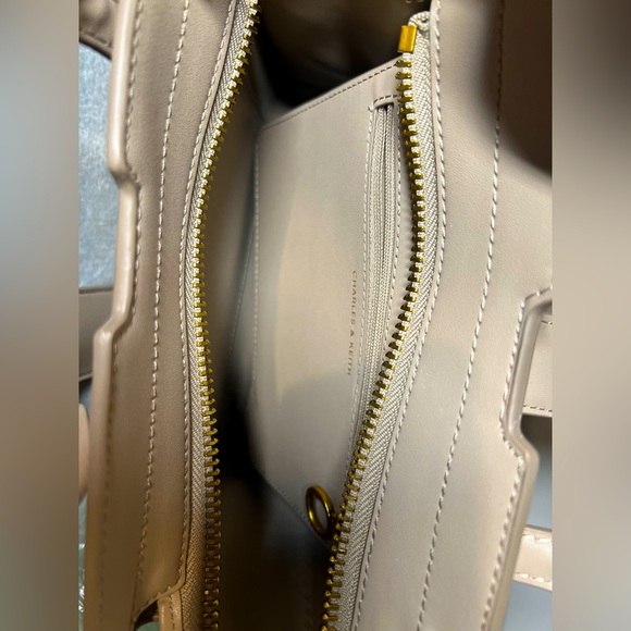 Charles and Keith Large Cesia Metallic Accent Tote Bag - Taupe NWOT - Picture 10 of 12